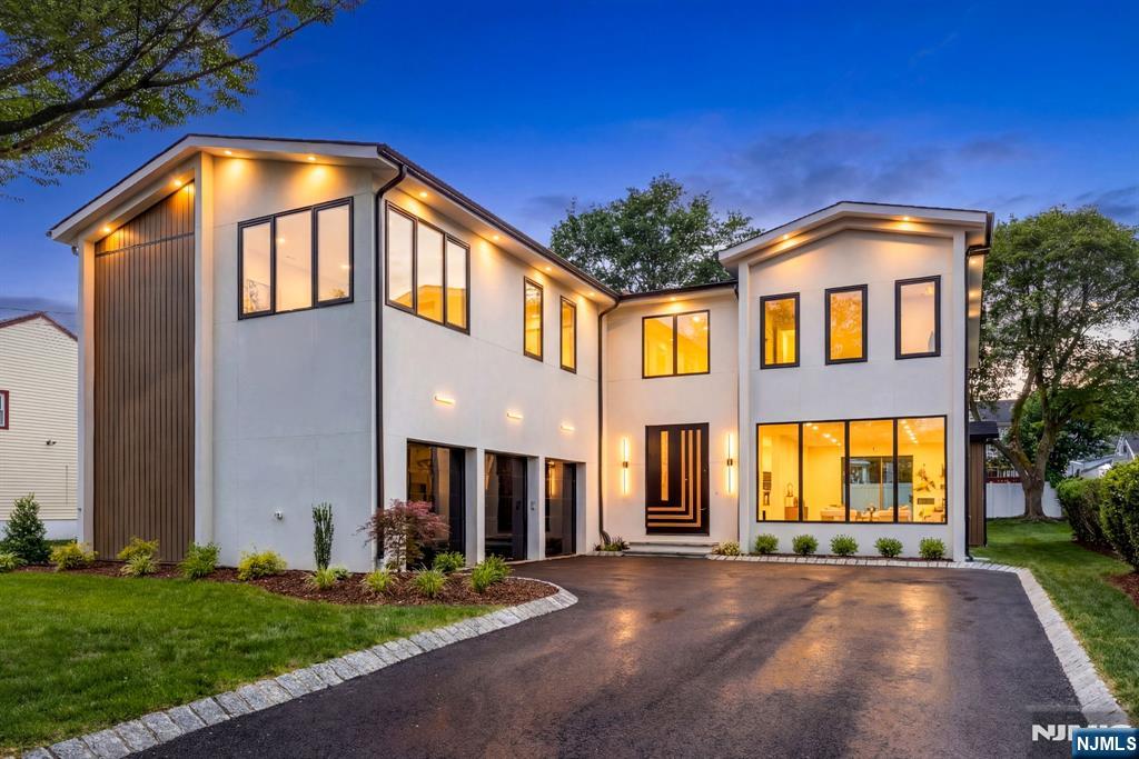 210 Hillcrest Drive Paramus, NJ 07652 - Photo 1 of 29
