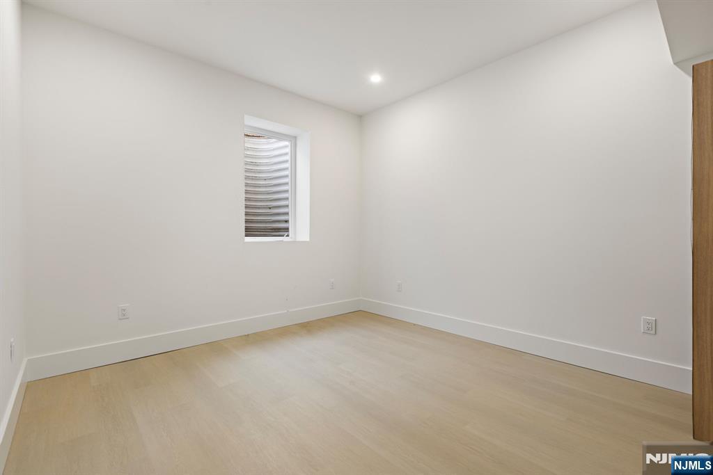 210 Hillcrest Drive Paramus, NJ 07652 - Photo 27 of 29