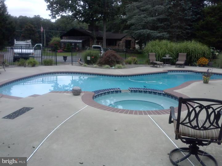 667 Fries Mill Road Williamstown, NJ 08094 - Photo 19 of 25 Pool