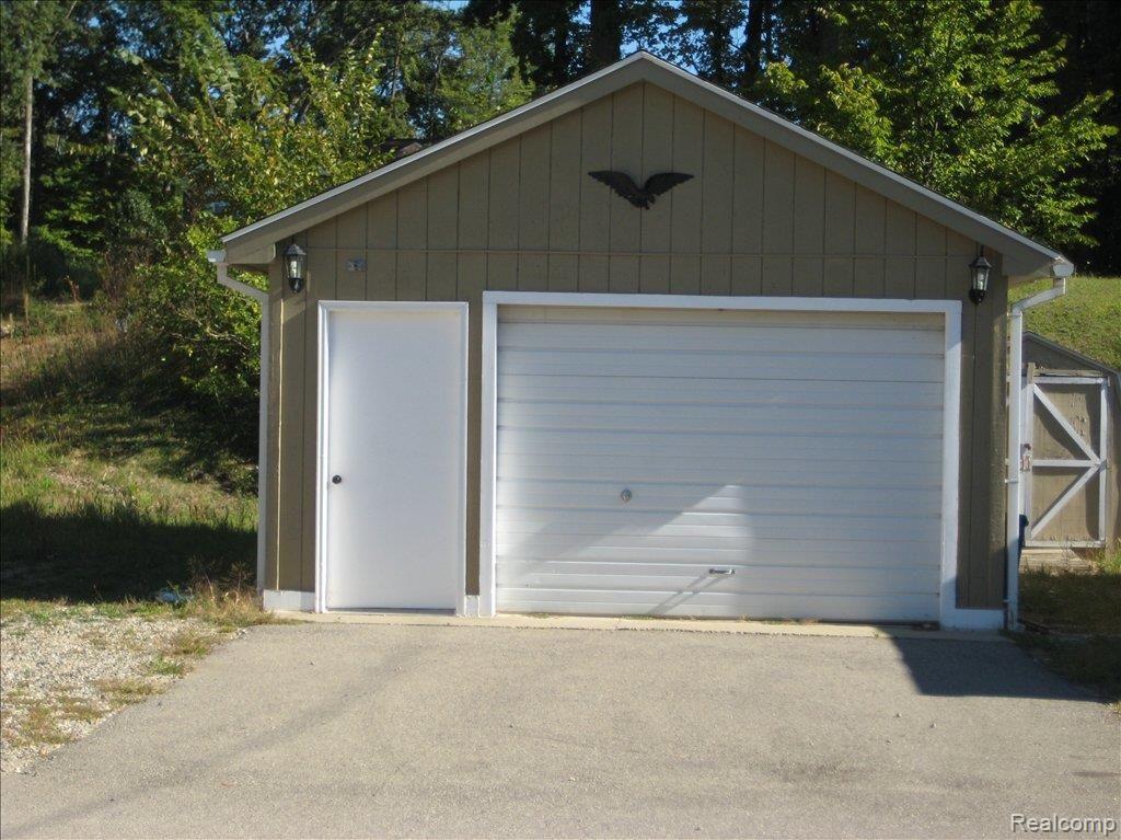 792 Pathway Drive Howell, MI 48843 - Photo 2 of 6 2 CAR GARAGE W_ATTIC STORAGE