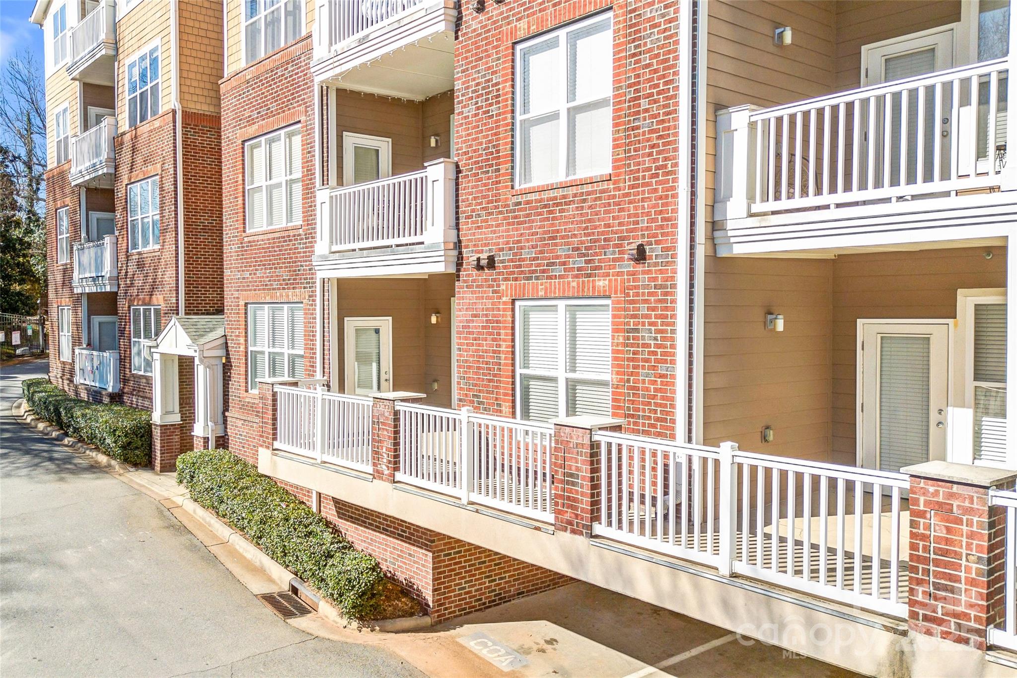 1000 East Woodlawn Road, Unit 105 Charlotte, NC 28209 - Photo 2 of 42