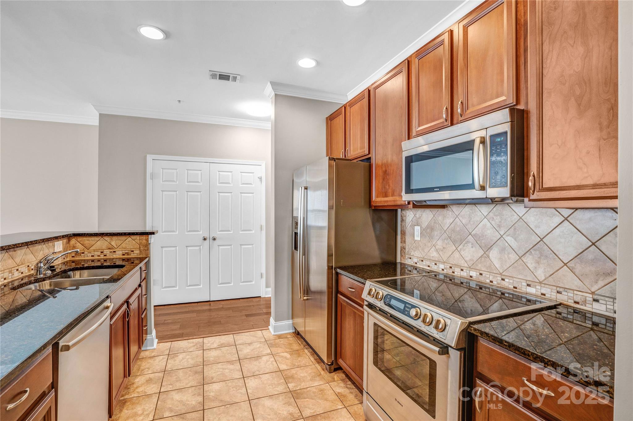 1000 East Woodlawn Road, Unit 105 Charlotte, NC 28209 - Photo 9 of 42