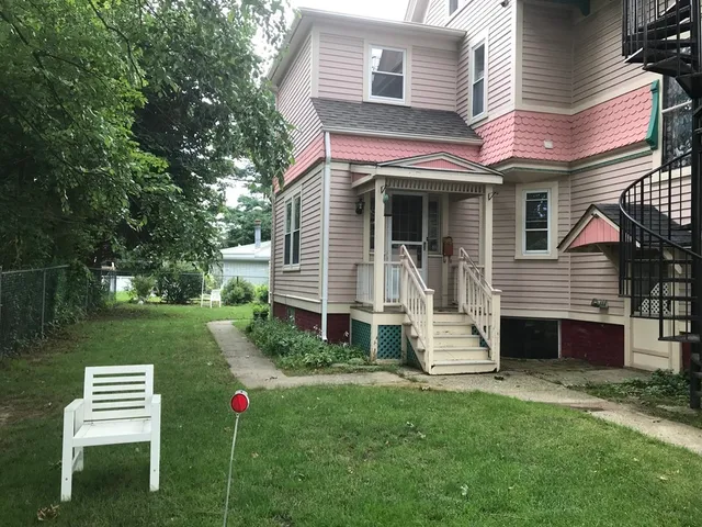 $1,400 | 61 Western Avenue, Unit 4, Westfield, MA 01085