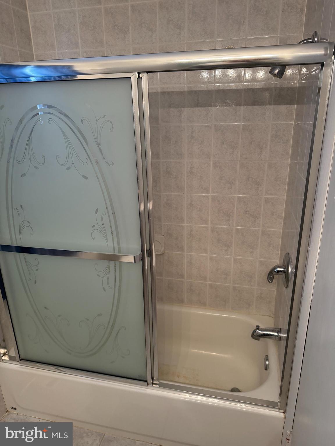 34 Mayfair Circle Willingboro, NJ 08046 - Photo 24 of 35 a bathroom with a shower