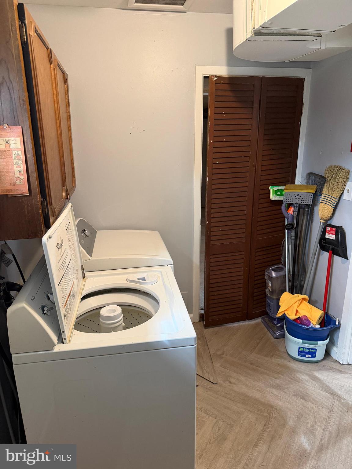 34 Mayfair Circle Willingboro, NJ 08046 - Photo 28 of 35 a utility room with dryer and washer