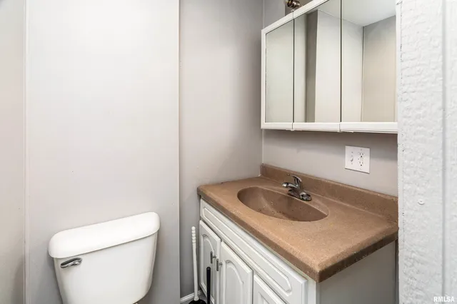 $225,000 | 609 South Poplar Street, Carbondale, IL 62901