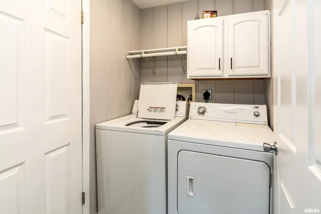 $225,000 | 609 South Poplar Street, Carbondale, IL 62901