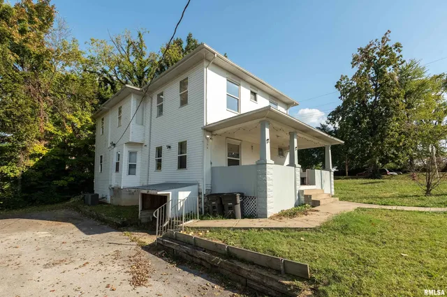 $225,000 | 609 South Poplar Street, Carbondale, IL 62901