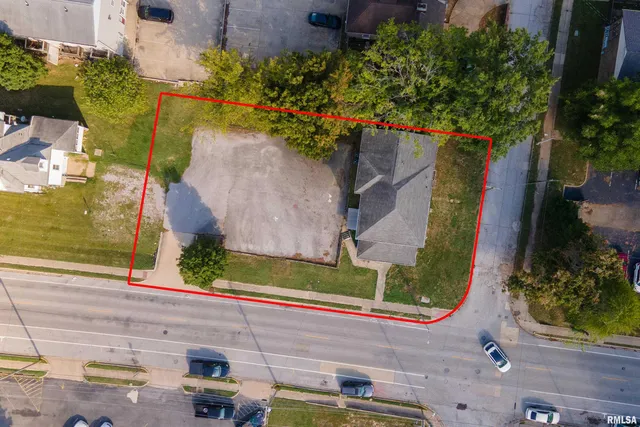 $225,000 | 609 South Poplar Street, Carbondale, IL 62901