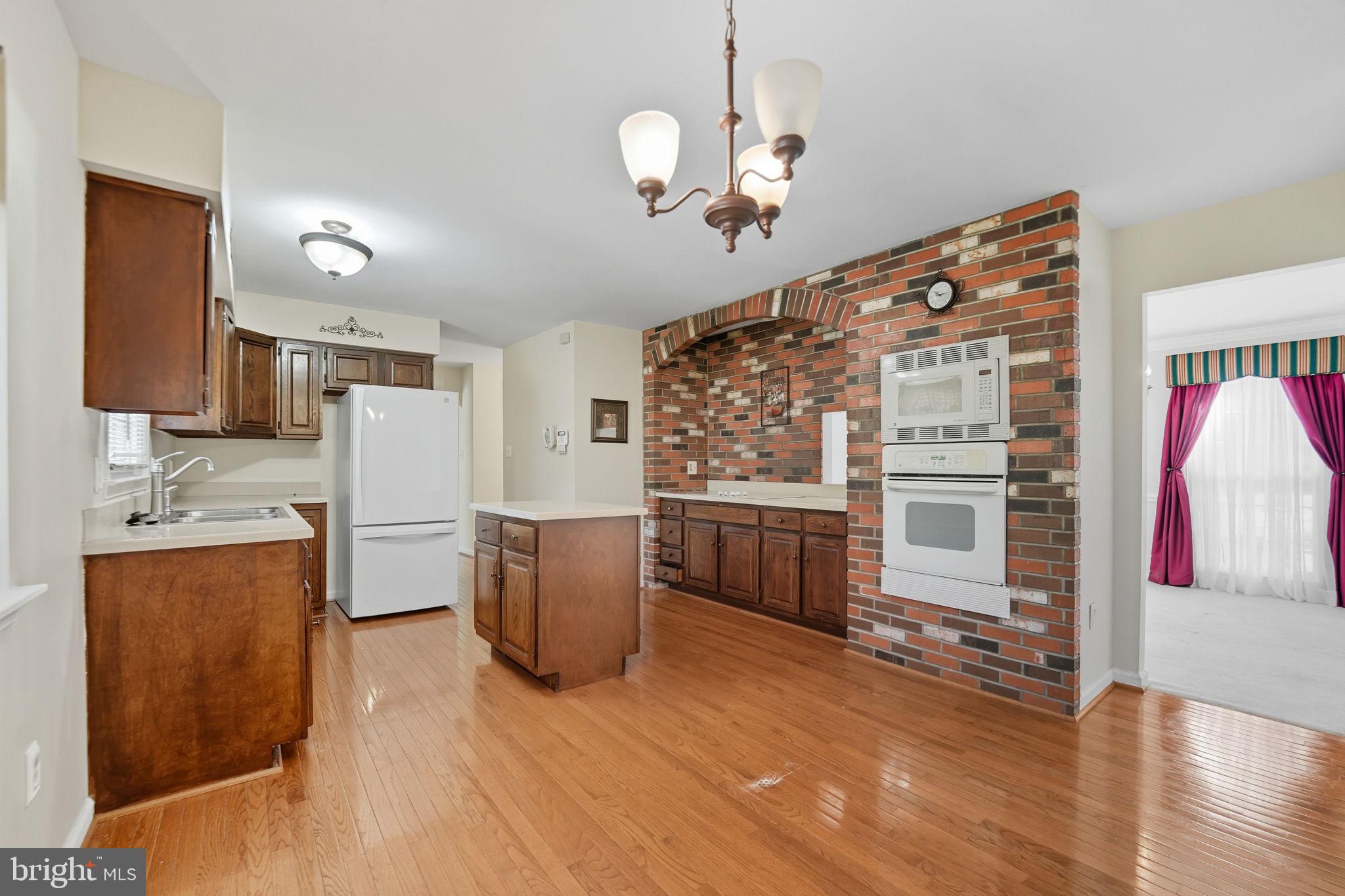 13288 Kenny Road Woodbridge, VA 22193 - Photo 16 of 52 Gallery Image 16