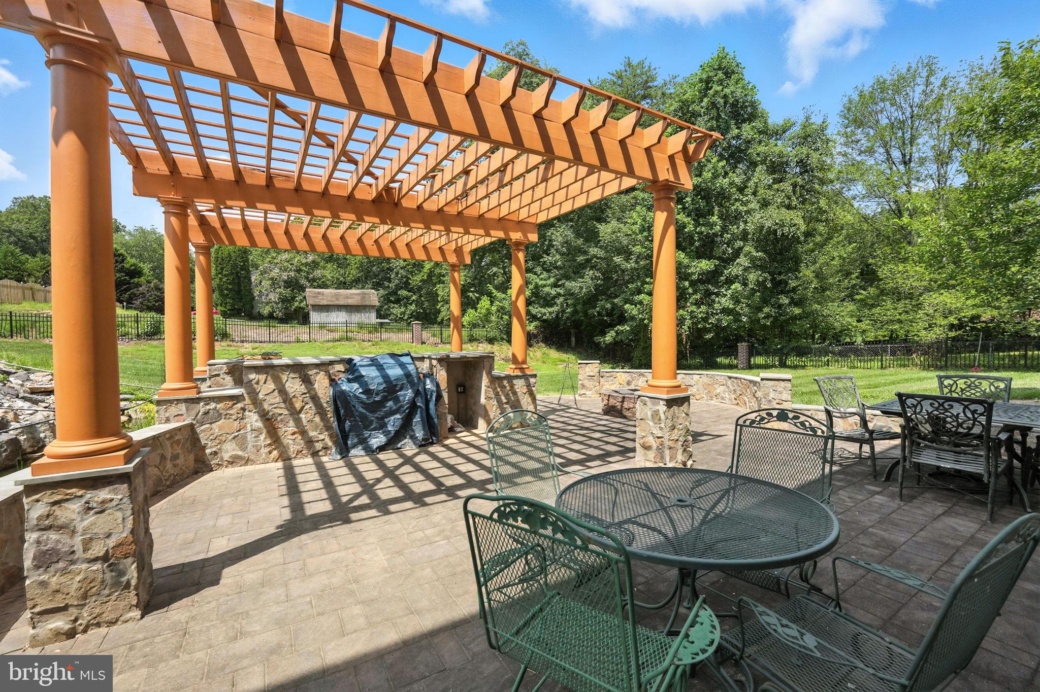 13288 Kenny Road Woodbridge, VA 22193 - Photo 6 of 52 Gallery Image 6