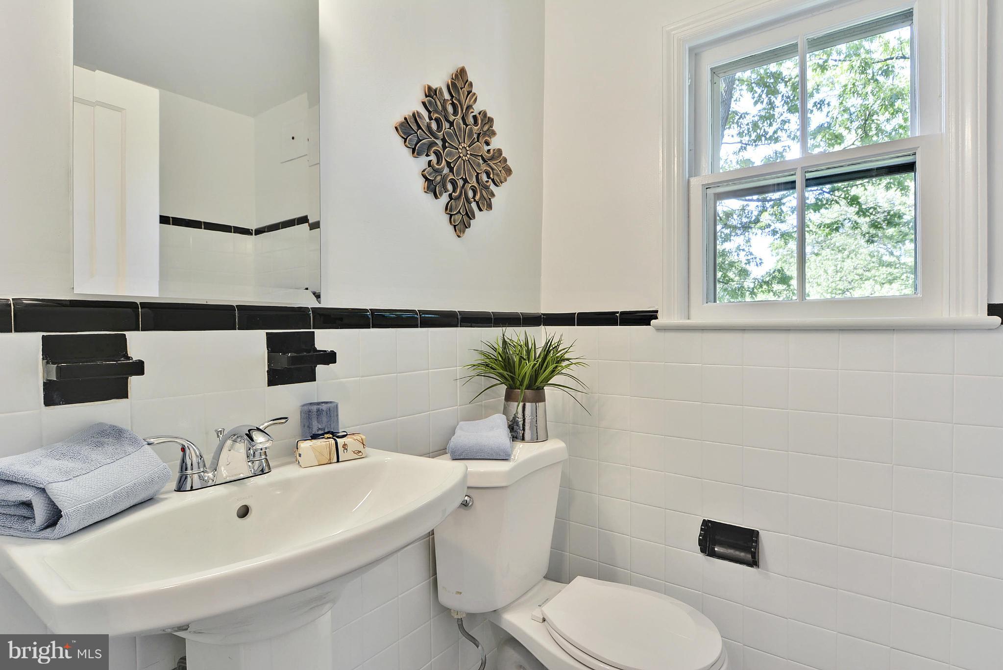 10305 Ridgemoor Drive Silver Spring, MD 20901 - Photo 20 of 30 Upper level hall bath is classic in styling