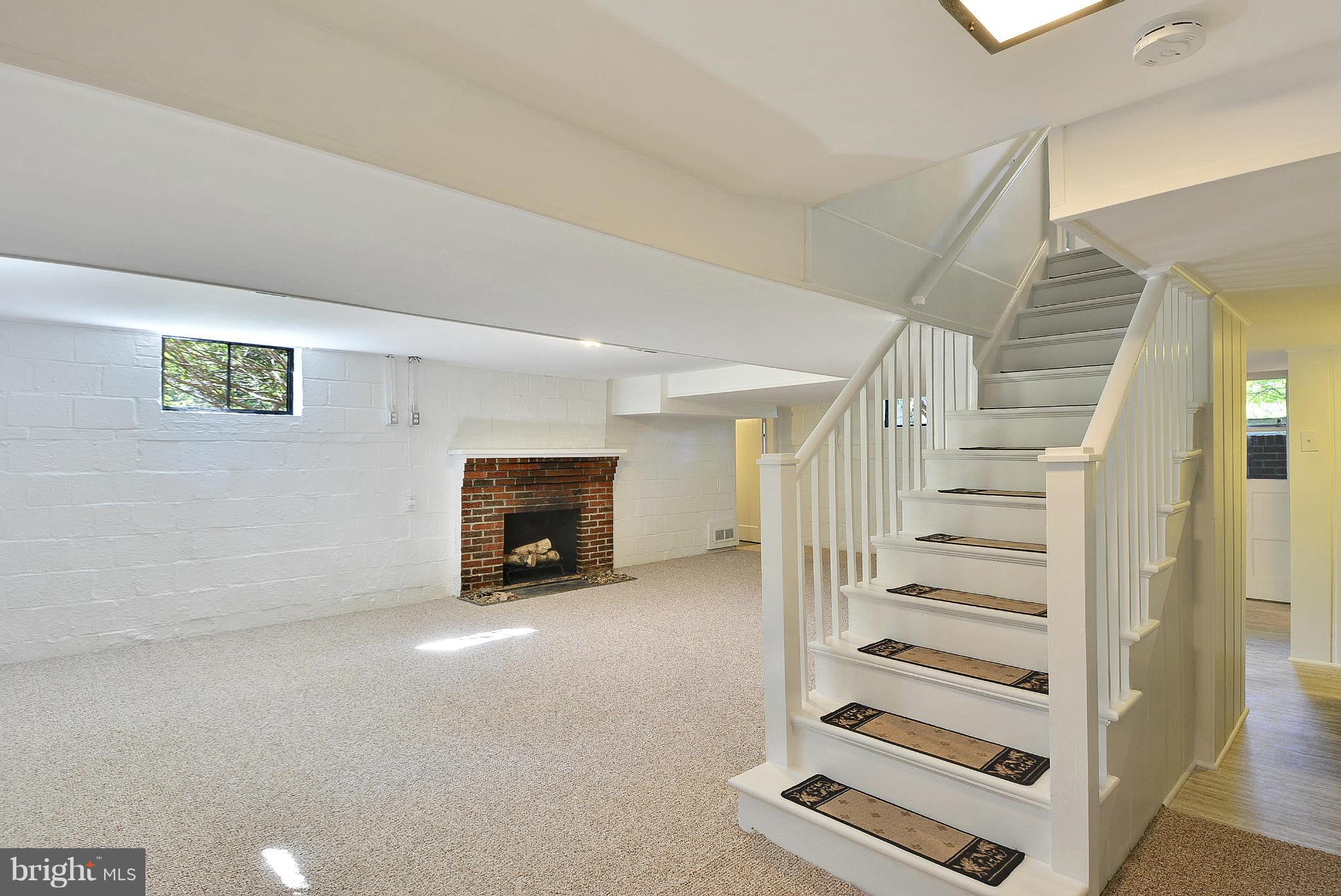 10305 Ridgemoor Drive Silver Spring, MD 20901 - Photo 21 of 30 Huge carpeted family room with 2nd FP