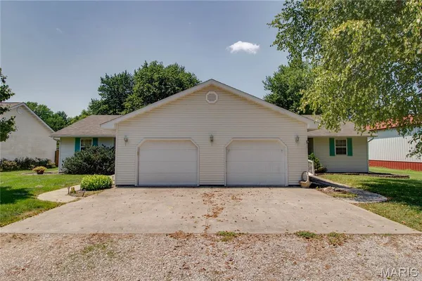 $199,900 | 405-407 North Shady Lane, Girard, IL 62640