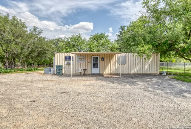 a view of a house with backyard and trees