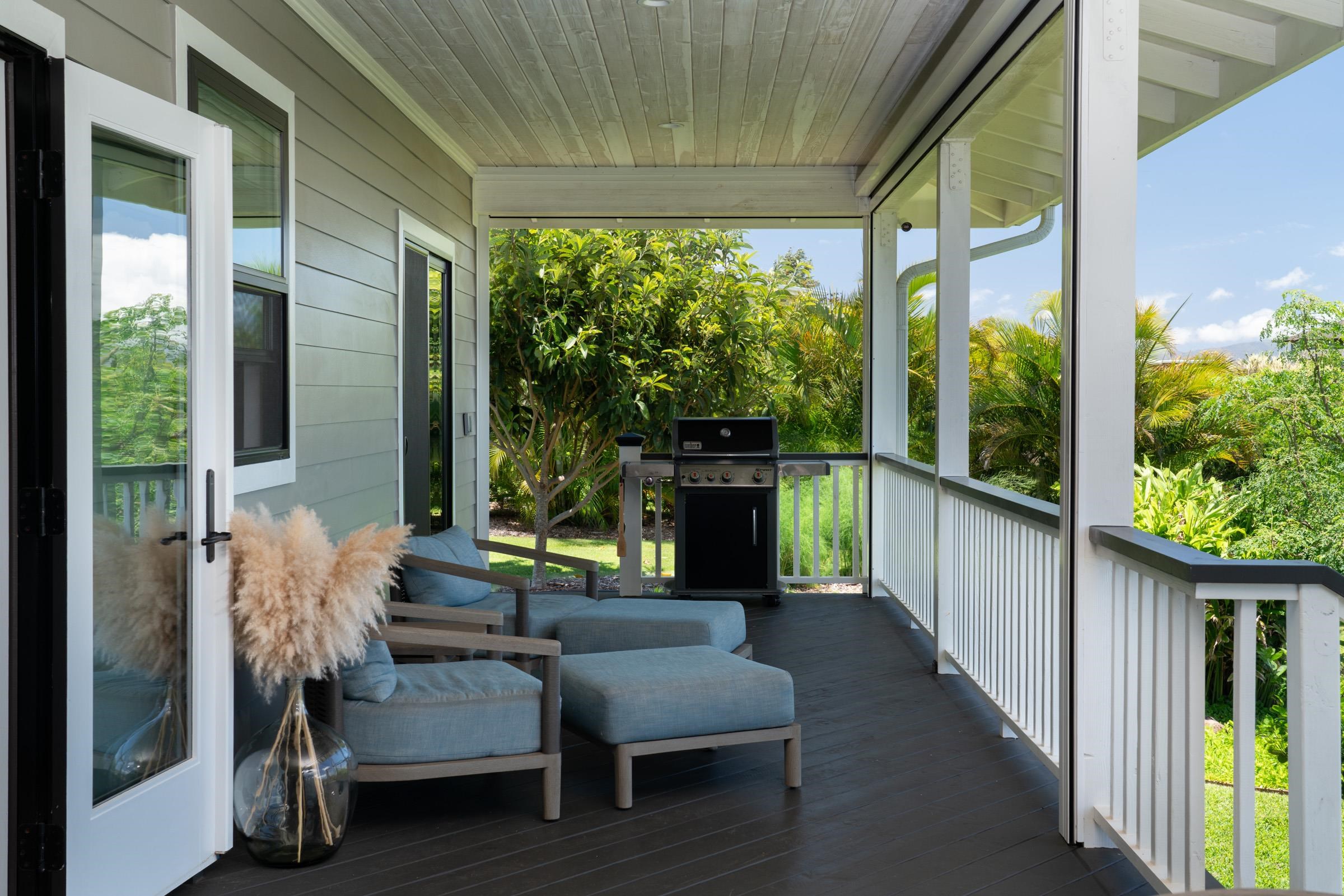 125 Hekuawa Street, Unit B Haiku, HI 96708 - Photo 21 of 50 a view of two chairs in the balcony