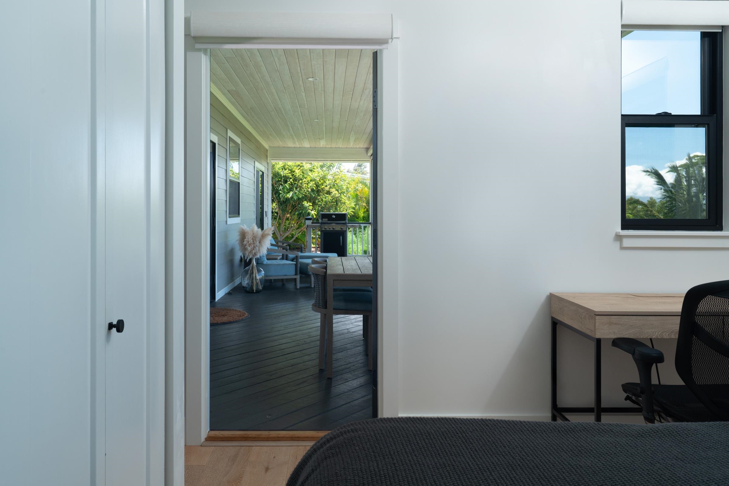 125 Hekuawa Street, Unit B Haiku, HI 96708 - Photo 30 of 50 a view of a hallway