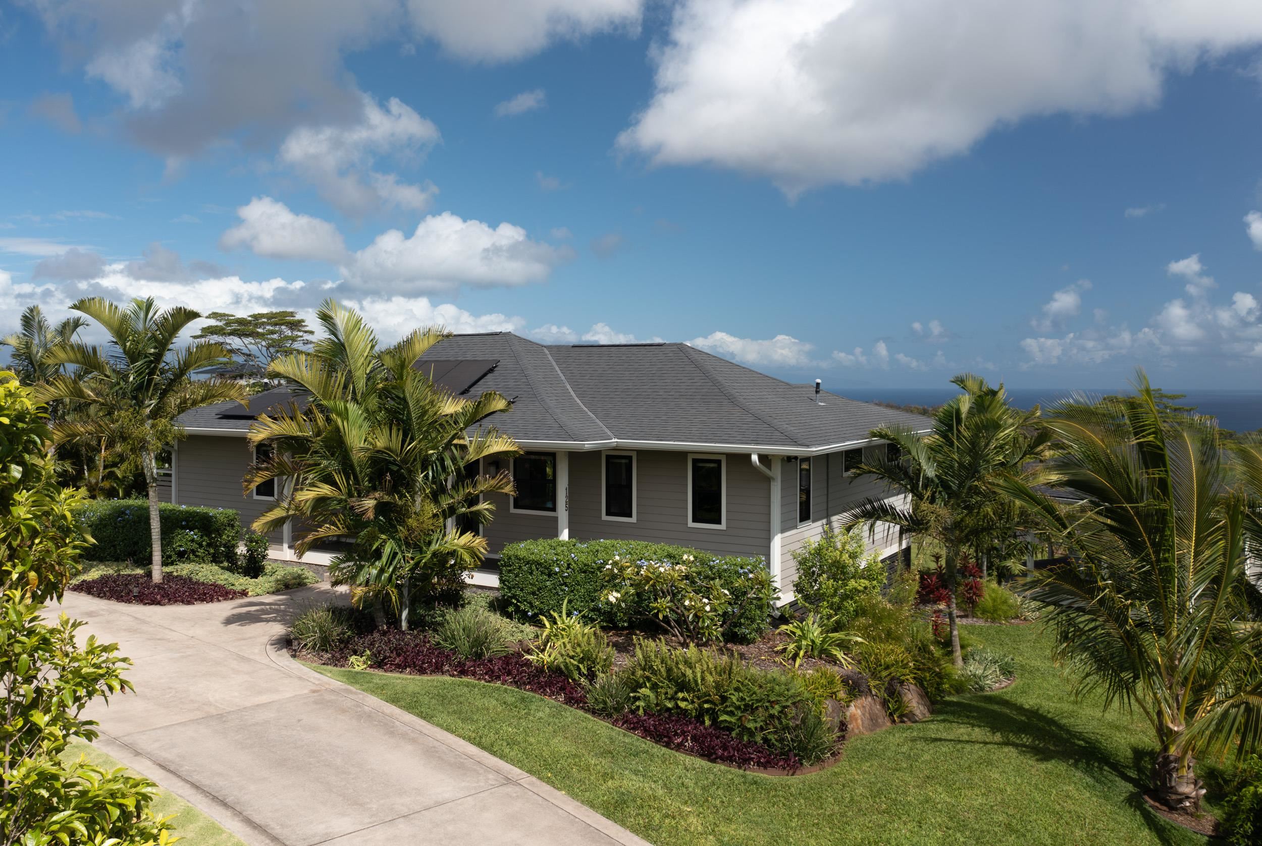 125 Hekuawa Street, Unit B Haiku, HI 96708 - Photo 40 of 50 a front view of a house with a garden
