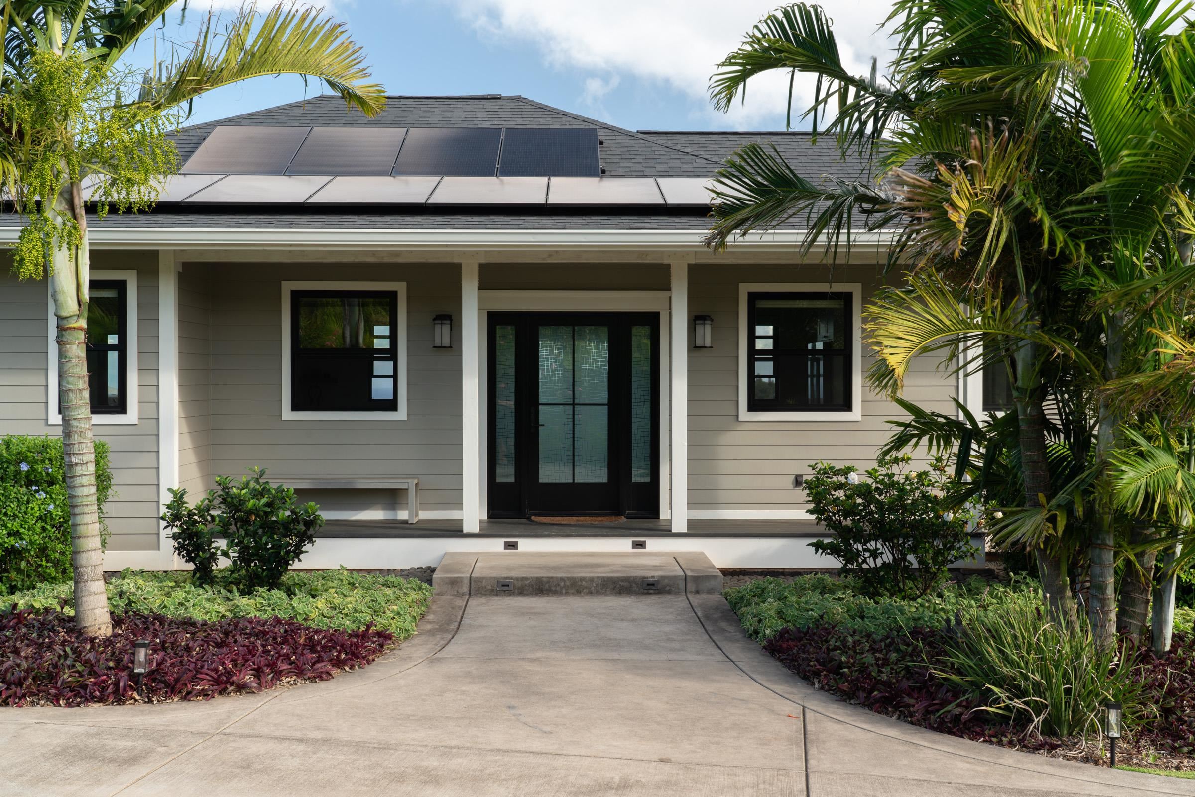 125 Hekuawa Street, Unit B Haiku, HI 96708 - Photo 4 of 50 a front view of a house