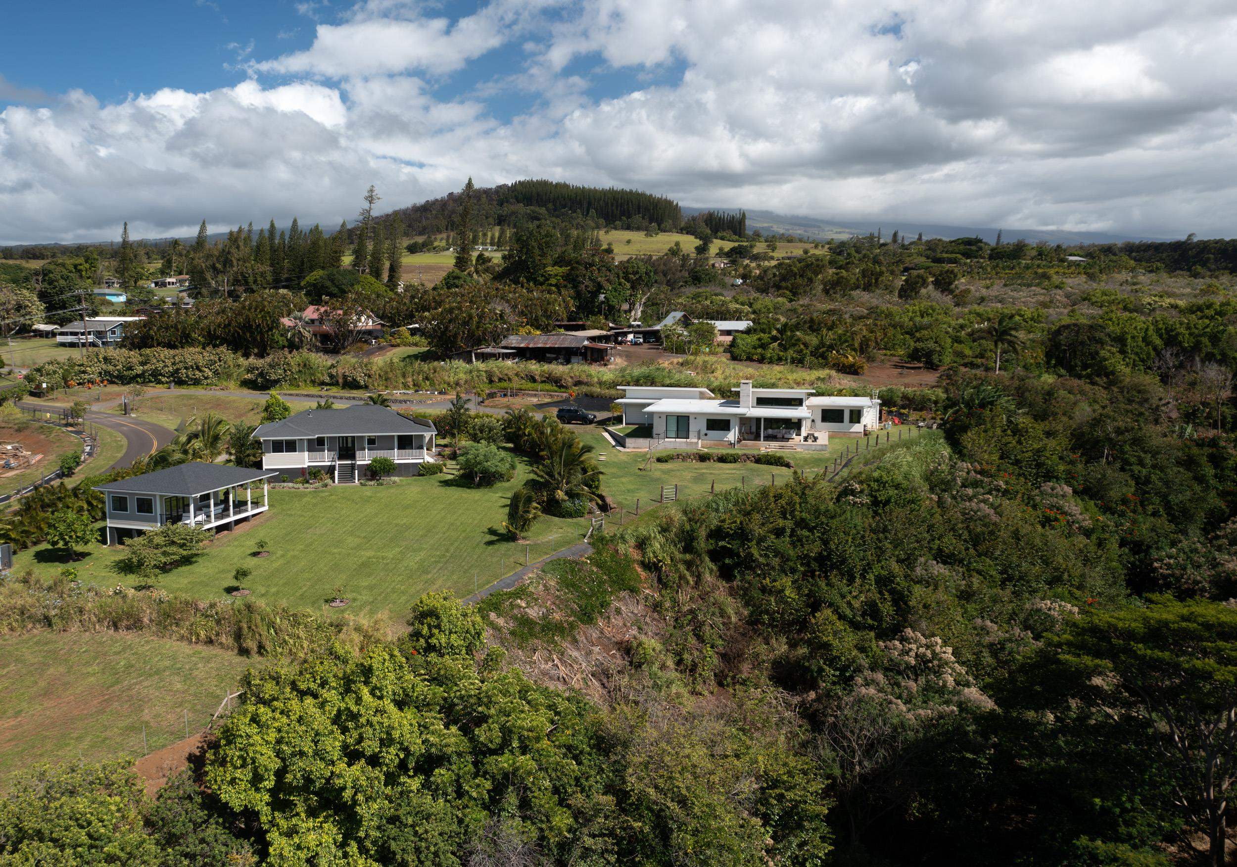 125 Hekuawa Street, Unit B Haiku, HI 96708 - Photo 5 of 50 a view of a city