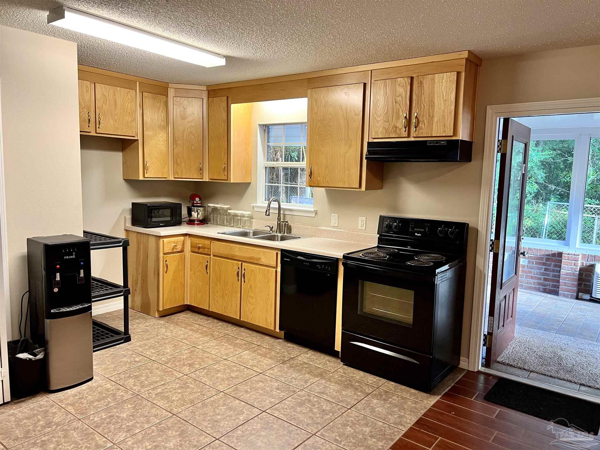 1913 Filly Road Cantonment, FL 32533 - Photo 35 of 50 Guest House Eat-In Kitchen