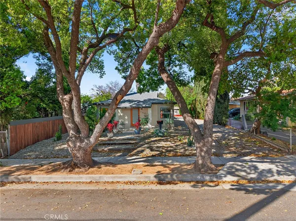 $1,499,888 | 261 North Oak Avenue, Pasadena, CA 91107