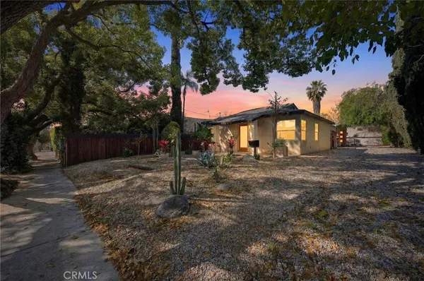 $1,499,888 | 261 North Oak Avenue, Pasadena, CA 91107