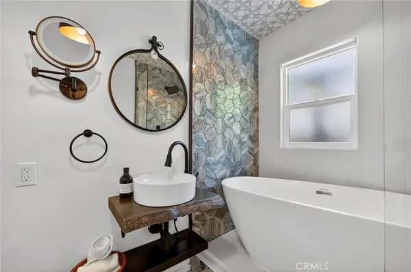 $1,499,888 | 261 North Oak Avenue, Pasadena, CA 91107