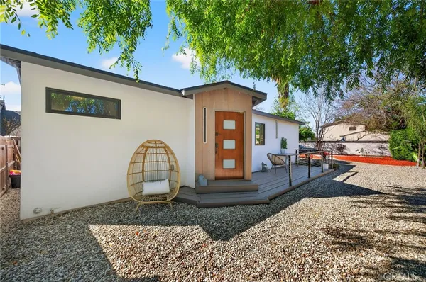 $1,499,888 | 261 North Oak Avenue, Pasadena, CA 91107