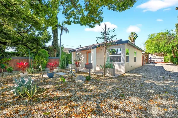 $1,499,888 | 261 North Oak Avenue, Pasadena, CA 91107