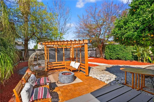 $1,499,888 | 261 North Oak Avenue, Pasadena, CA 91107