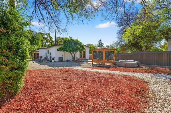 $1,499,888 | 261 North Oak Avenue, Pasadena, CA 91107