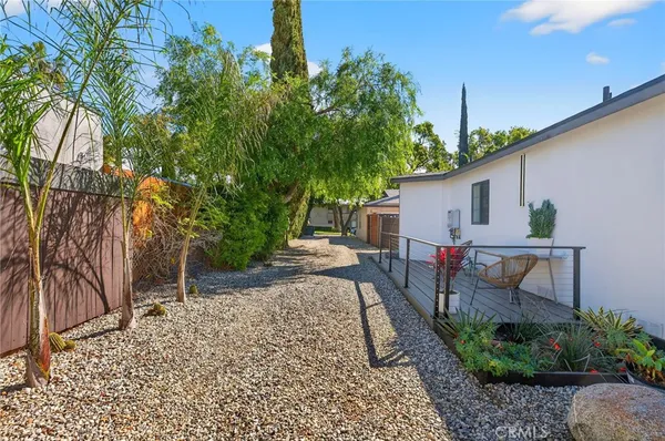 $1,499,888 | 261 North Oak Avenue, Pasadena, CA 91107