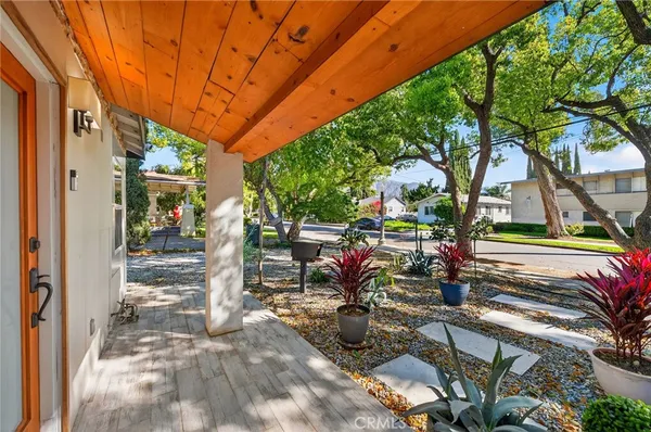 $1,499,888 | 261 North Oak Avenue, Pasadena, CA 91107