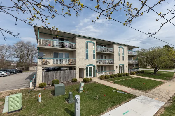 $250,000 | 1263 Chalet Road, Unit 211, Naperville, IL 60563