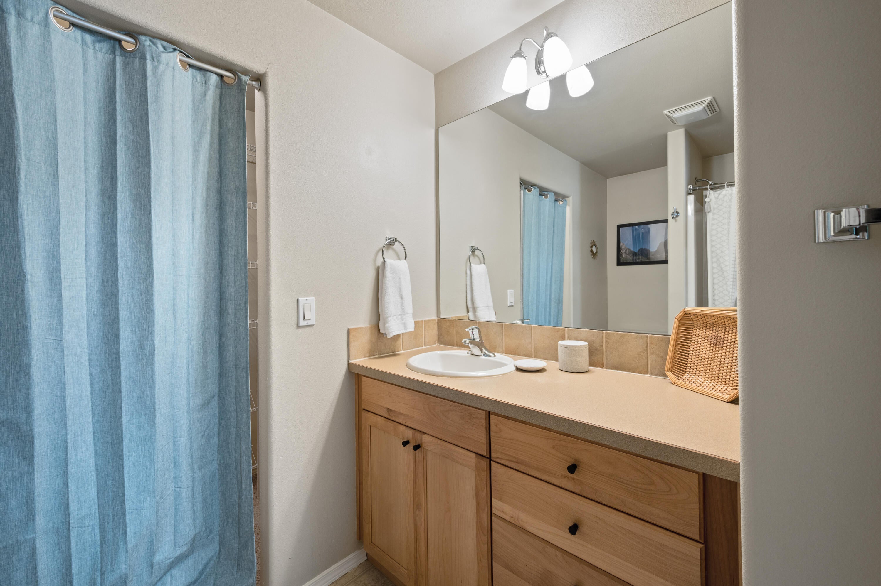 3120 Northeast Wells Acres Road Bend, OR 97701 - Photo 18 of 25 Primary with Walk-In Closet