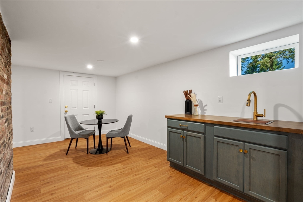 8 Everett Street Wakefield, MA 01880 - Photo 10 of 15