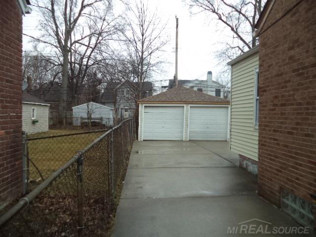 1792 Roslyn Road Grosse Pointe, MI 48236 - Photo 2 of 18 31232347-1.JPG