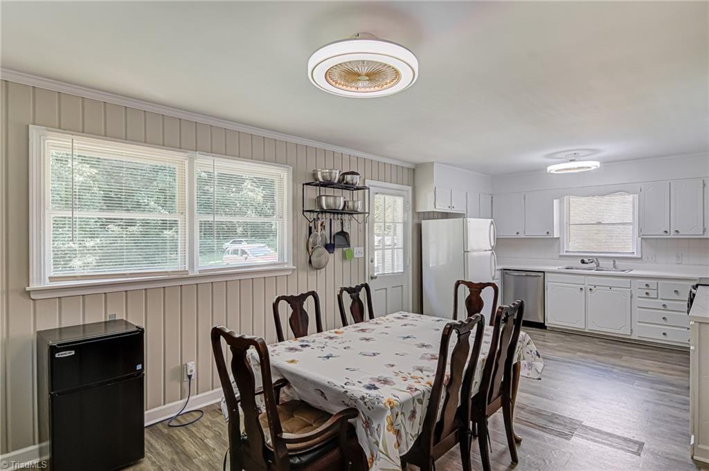 3266 Robinhood Road Winston-Salem, NC 27106 - Photo 12 of 30 Dining 2