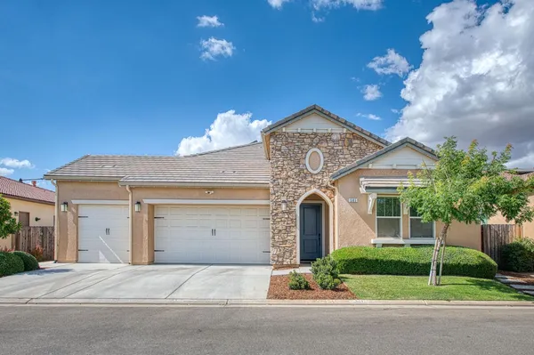 $765,000 | 585 Bloom Lane, Clovis, CA 93619
