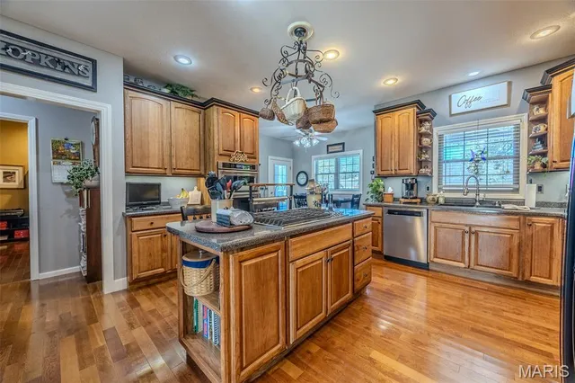 $489,900 | 2528 Copperwood Drive, Lebanon, MO 65536