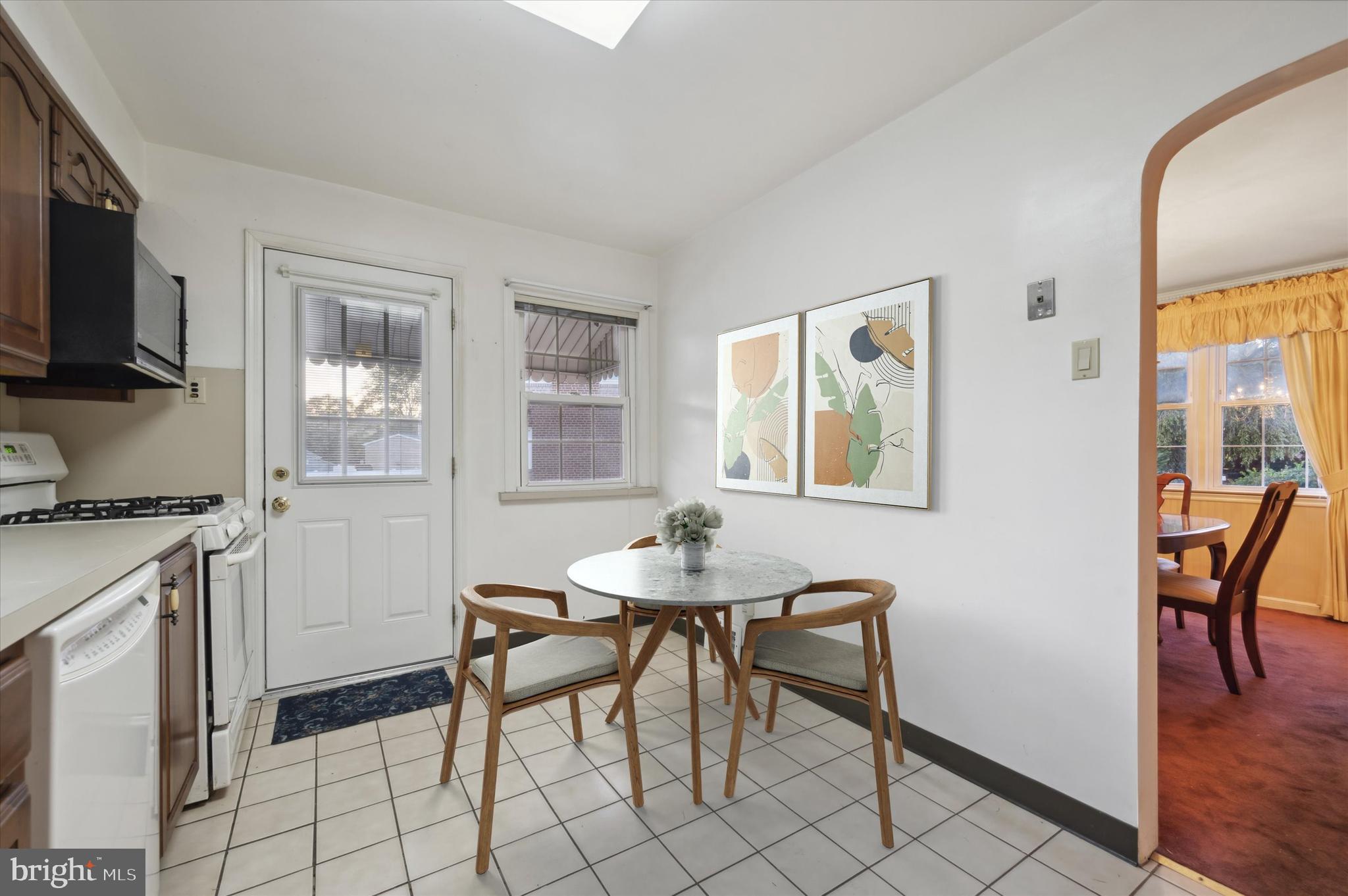 375 Yarnall Drive Springfield, PA 19064 - Photo 11 of 26 Virtually staged kitchen
