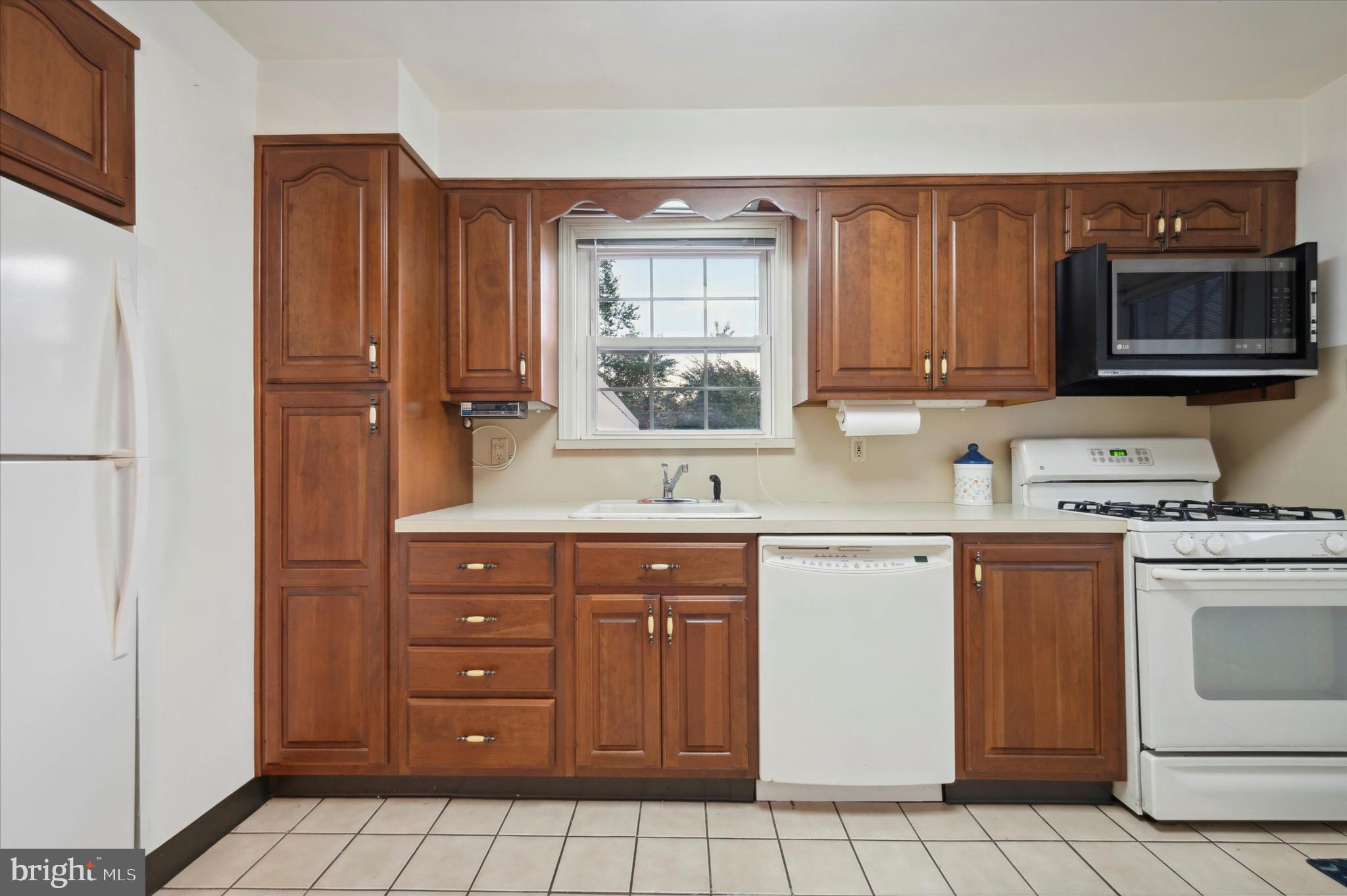 375 Yarnall Drive Springfield, PA 19064 - Photo 9 of 26 Kitchen