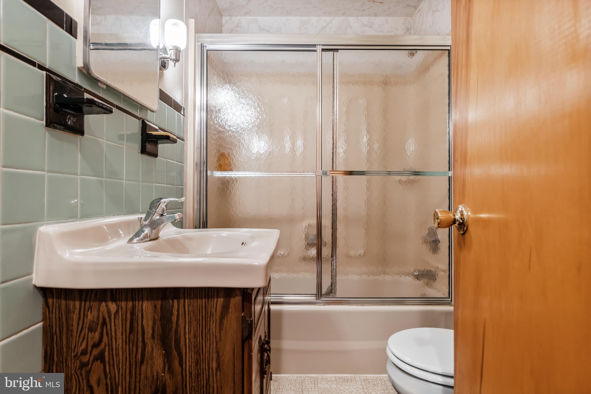 559 Sunset Avenue Maple Shade, NJ 08052 - Photo 16 of 32 Main Hall Full Bath
