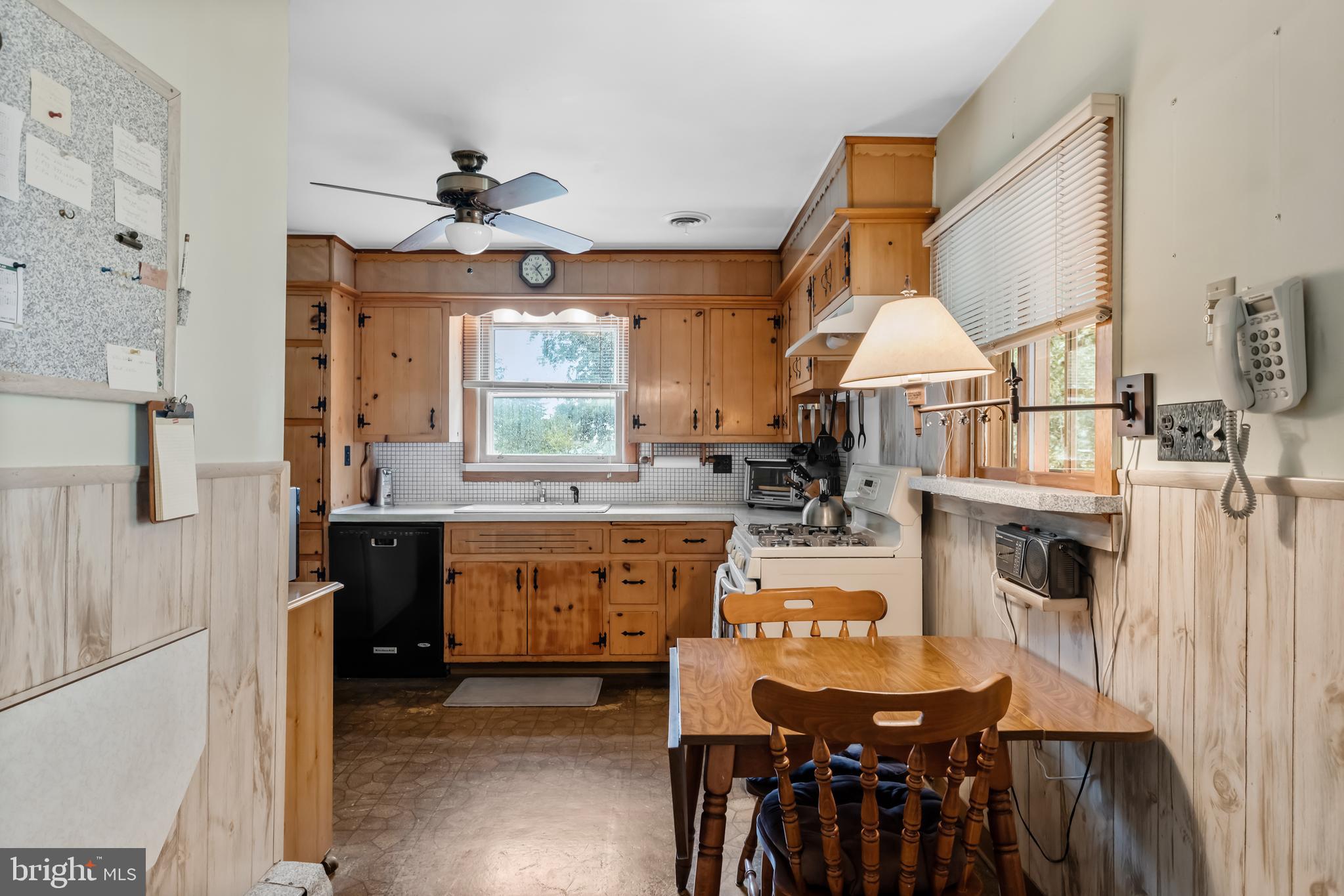 Eat-in Kitchen