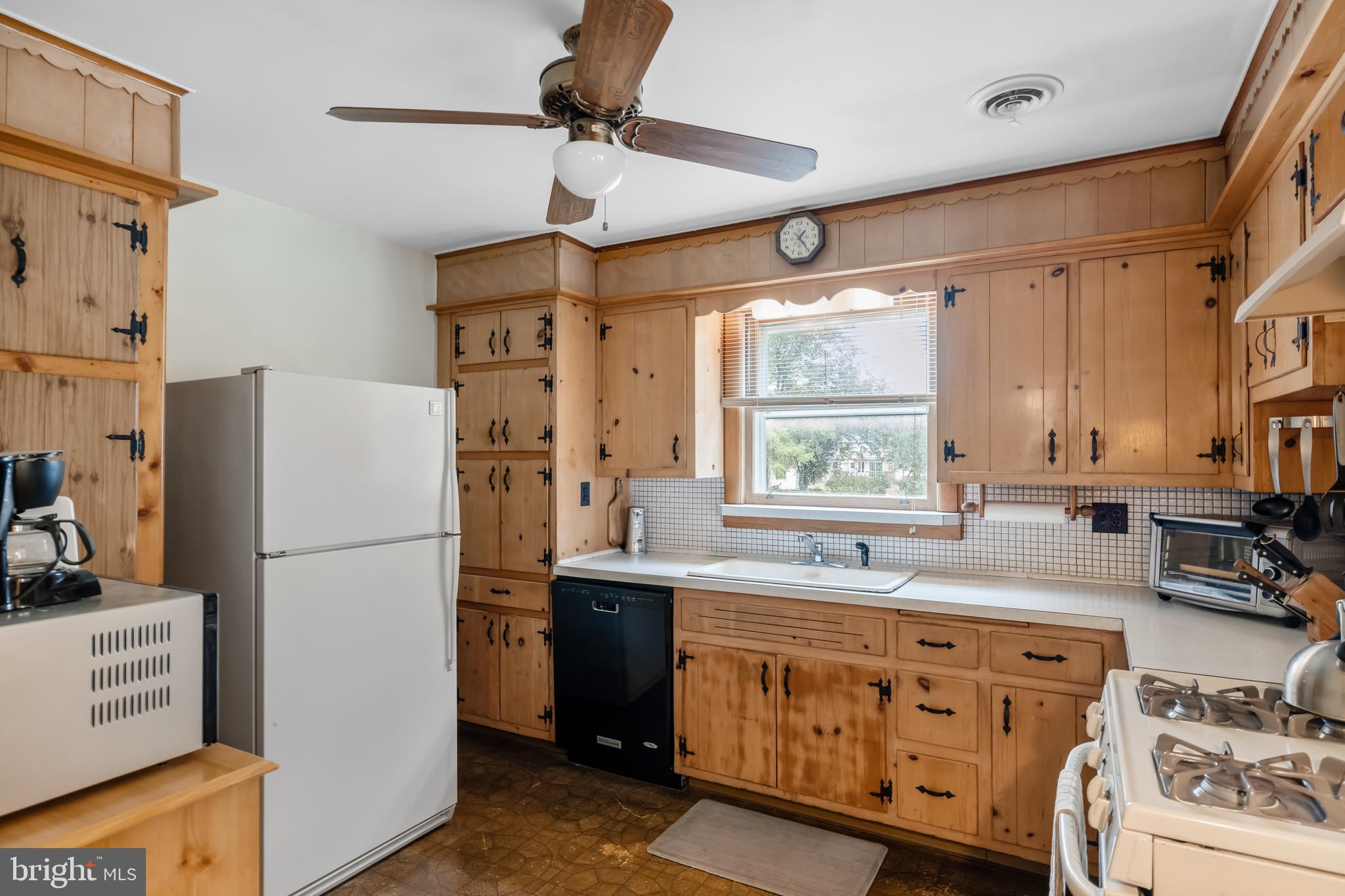 559 Sunset Avenue Maple Shade, NJ 08052 - Photo 8 of 32 Kitchen