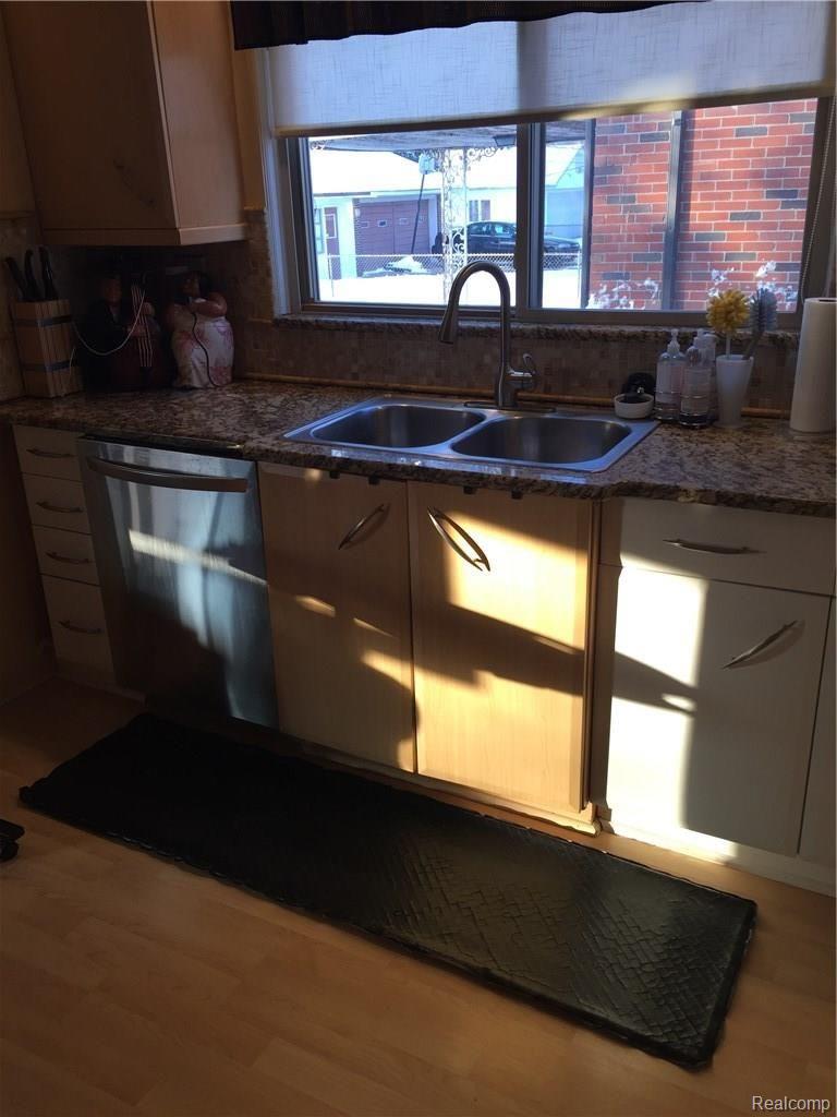 16845 Huntington Road Detroit, MI 48219 - Photo 10 of 36 IMG_1205.JPG