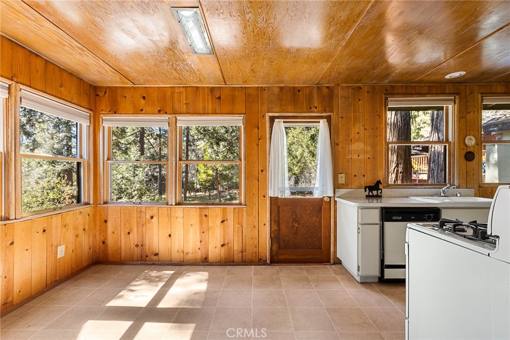 25455 Tahquitz Road Idyllwild, CA 92549 - Photo 9 of 25 a view of an empty room with a window