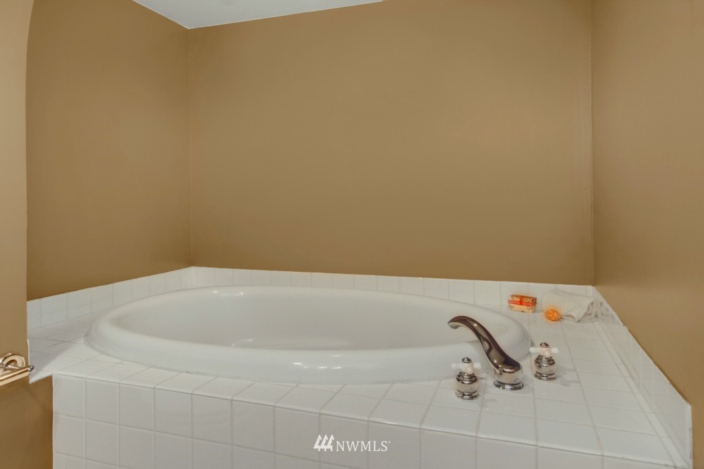 3908 Southwest Southern Street Seattle, WA 98136 - Photo 16 of 20 Gallery Image 16