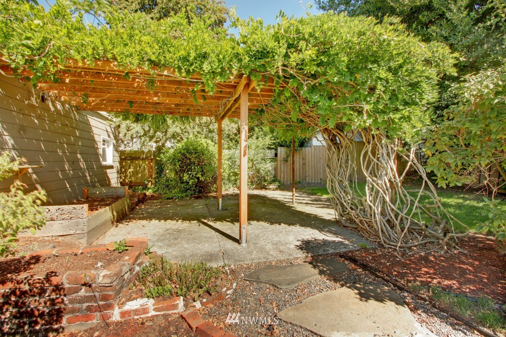 3908 Southwest Southern Street Seattle, WA 98136 - Photo 17 of 20 Gallery Image 17